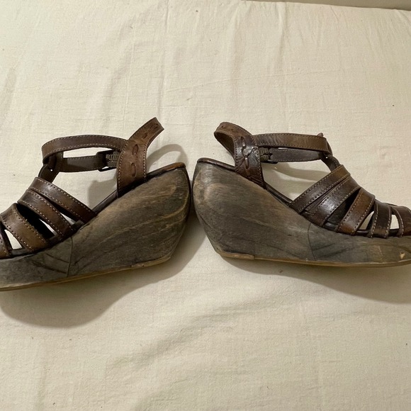 Bedstu Womens Size 7 Leather Strappy Wooden Wedge Sandals Brown - Picture 12 of 13